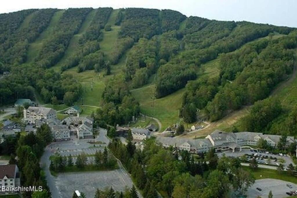 Ski On Off 1Br Suite 1St Flr Sleeps 4 Jiminy Peak Hancock Zewnętrze zdjęcie